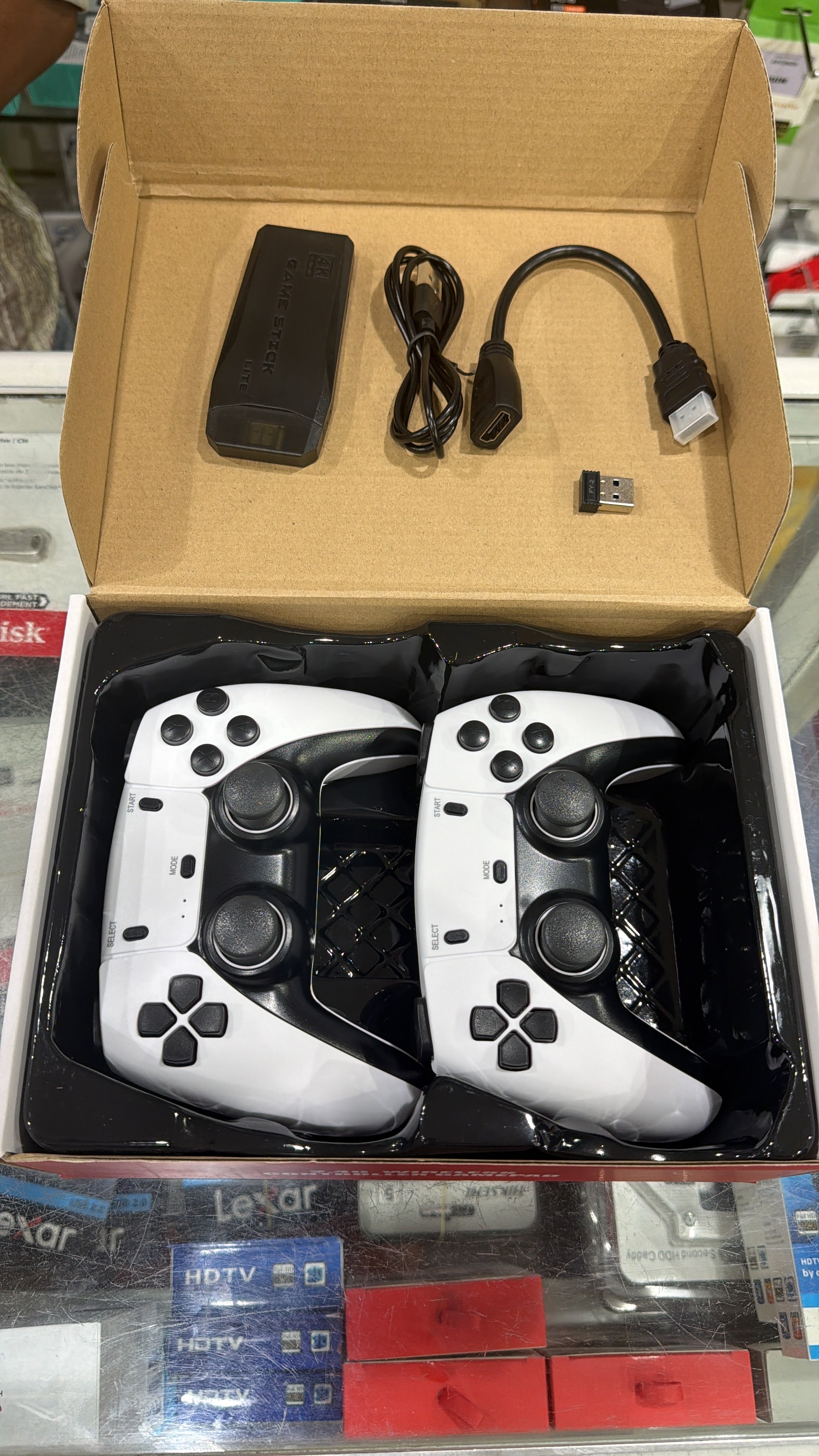 جهاز ألعاب Game Stick للتلفزيون مع يدَي تحكم لاسلكيتين