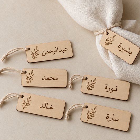 بطاقات أسماء ضيوف خشبية لطاولات الأعراس والفعاليات | خشبة